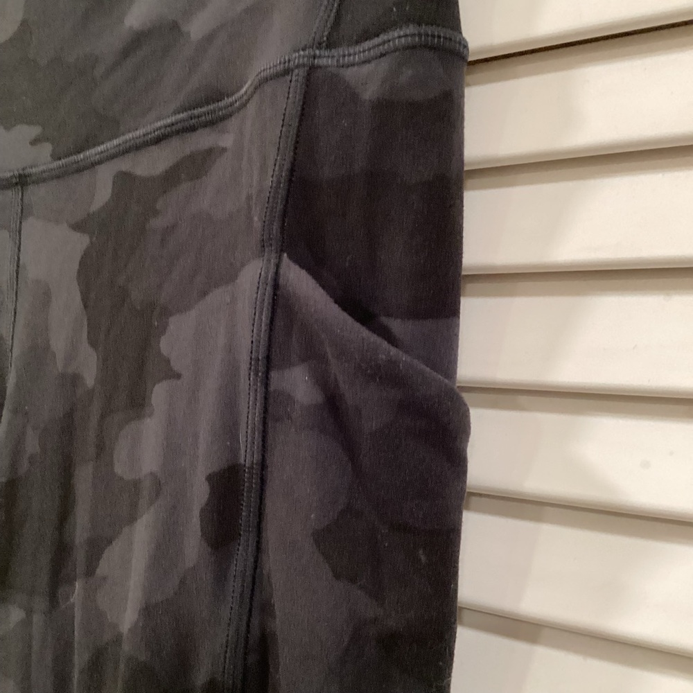 Lululemon Camo Align High-Rise Leggings/ Media Pockets FINAL PRICE - Picture 4 of 9
